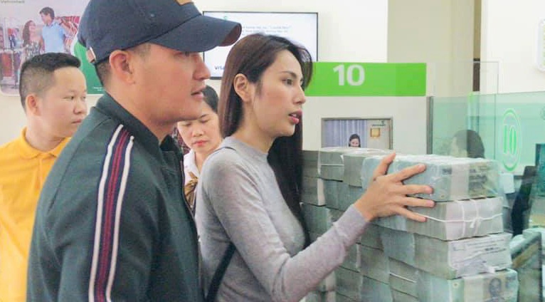 Lanh dao huyen noi ve vu nguoi dan deo vang nhan cuu tro tu Thuy Tien hinh anh