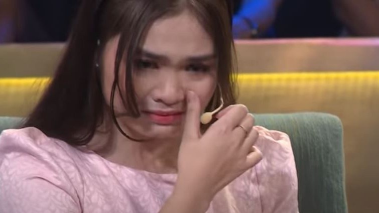 Thien Nhan khoc khi nhac toi hoan canh gia dinh kho khan hinh anh