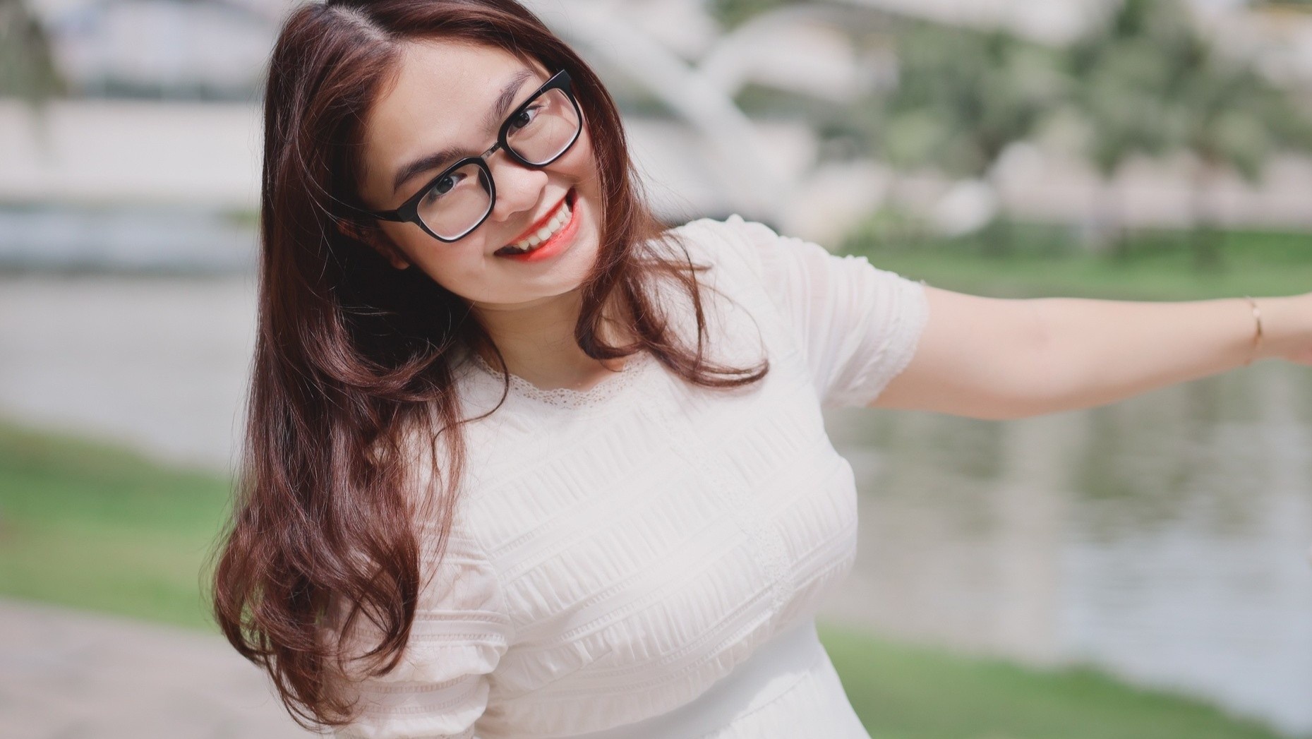 Thien Nhan o tuoi 18 hinh anh