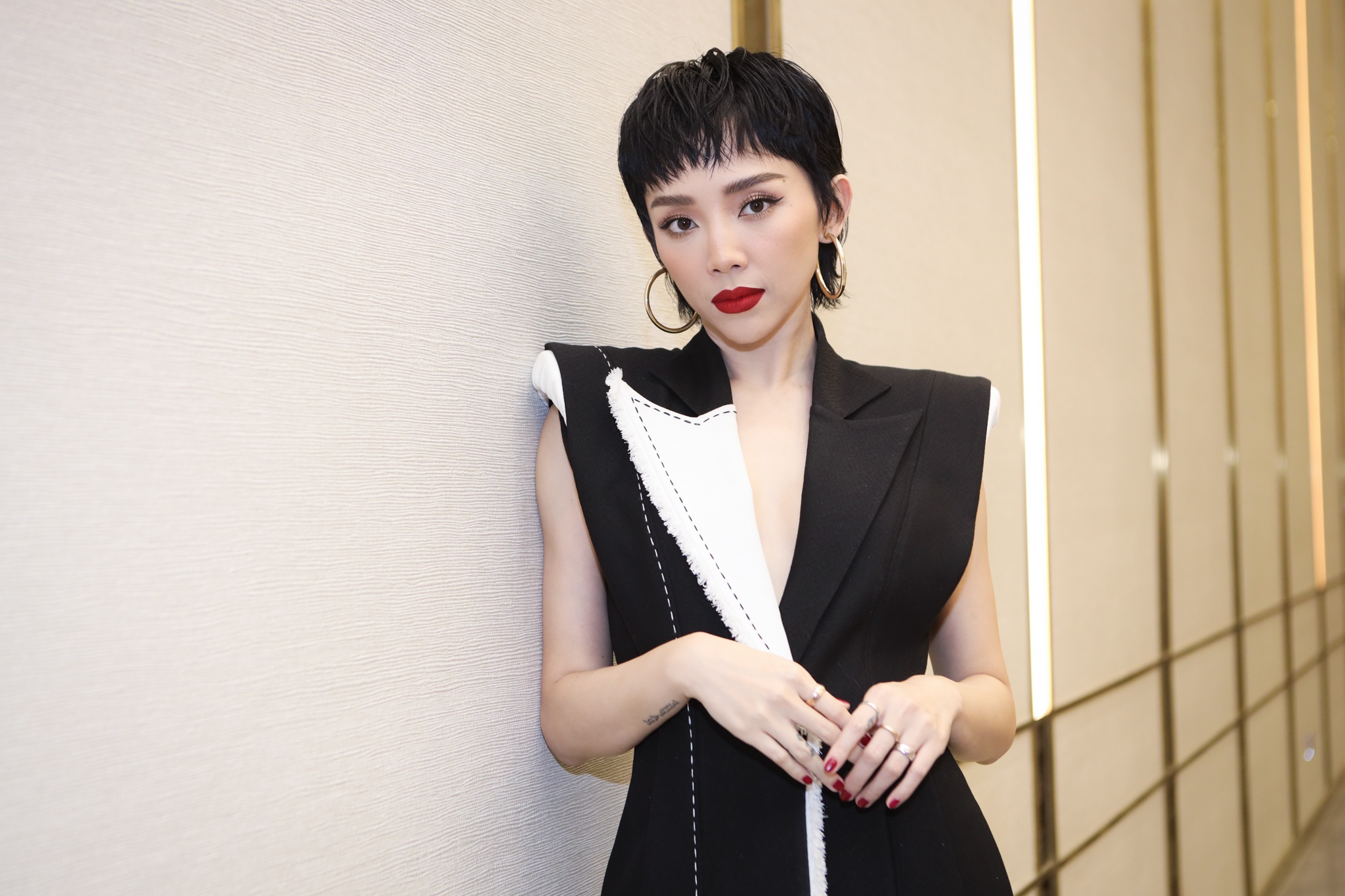 ca si toc tien va hoang touliver anh 1