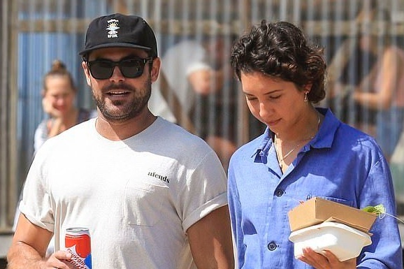 Zac Efron chia tay ban gai nguoi mau hinh anh