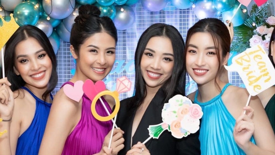 Tieu Vy, Do My Linh va dan my nu du tiec doc than cua Thuy An hinh anh