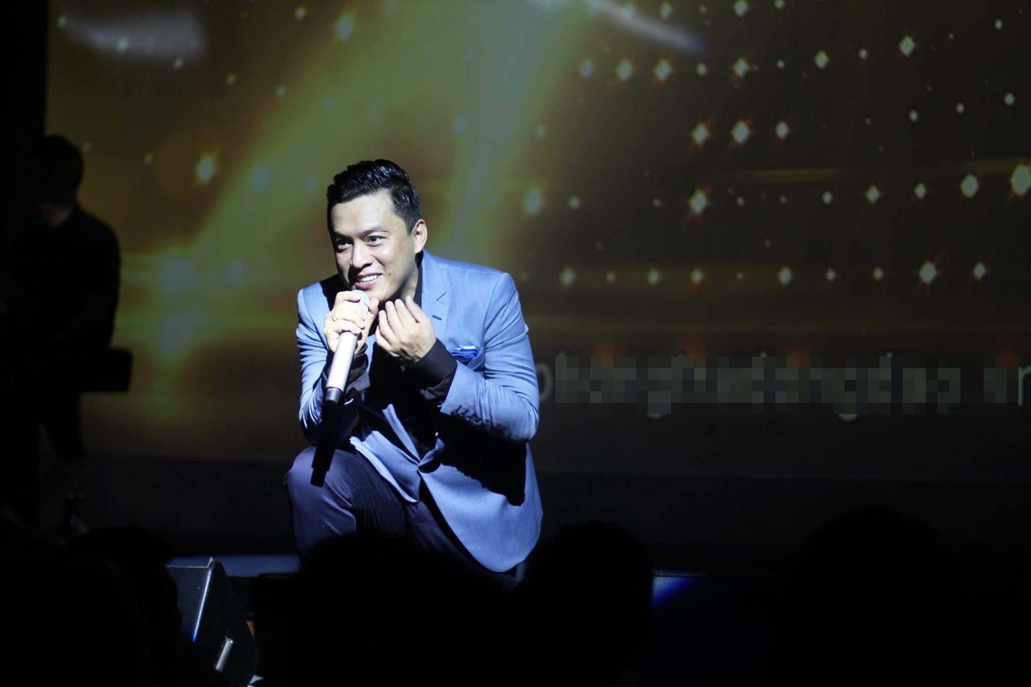 lam truong nga tren san khau anh 1