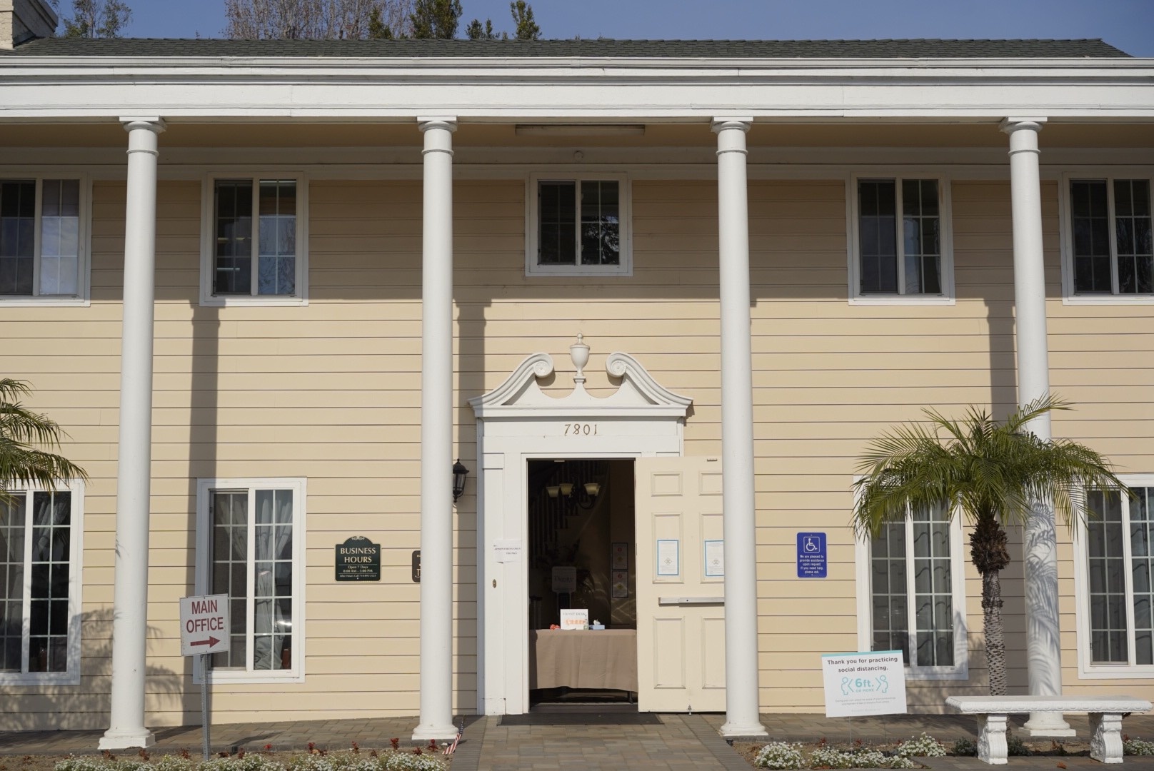 thi thể nghệ sĩ chí tài đưa đến nhà quàn ảnh 4 thi the nghe si chi tai dua den nha quan anh 4