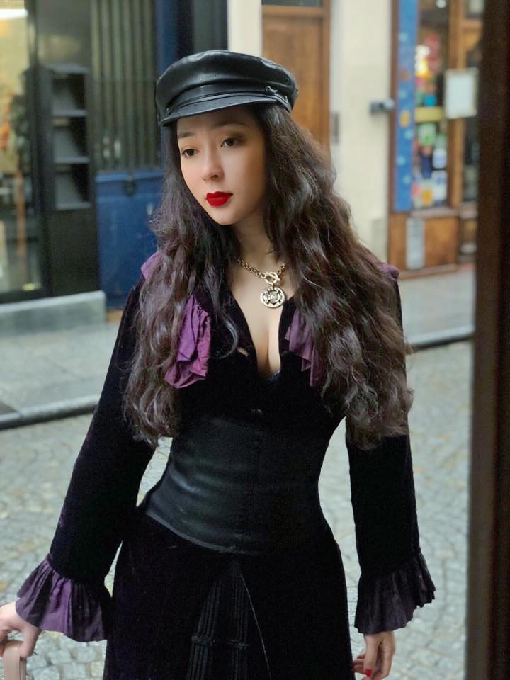 hoa hau Nguyen Thi Huyen anh 8