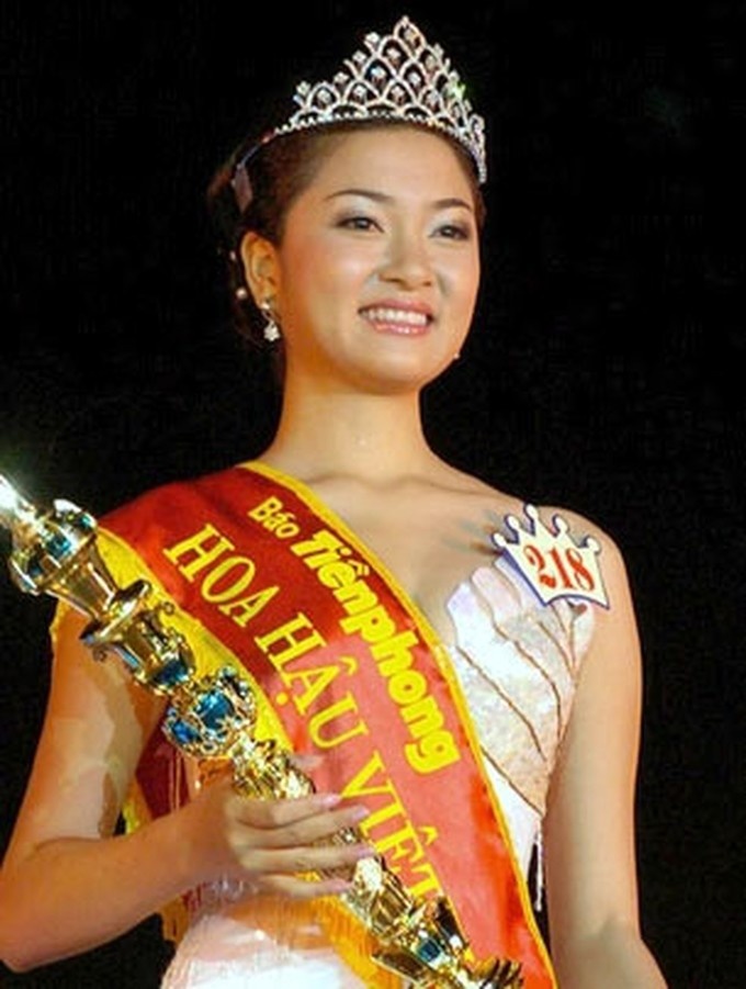 hoa hau Nguyen Thi Huyen anh 4