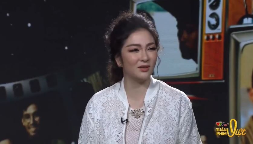 hoa hau Nguyen Thi Huyen anh 1