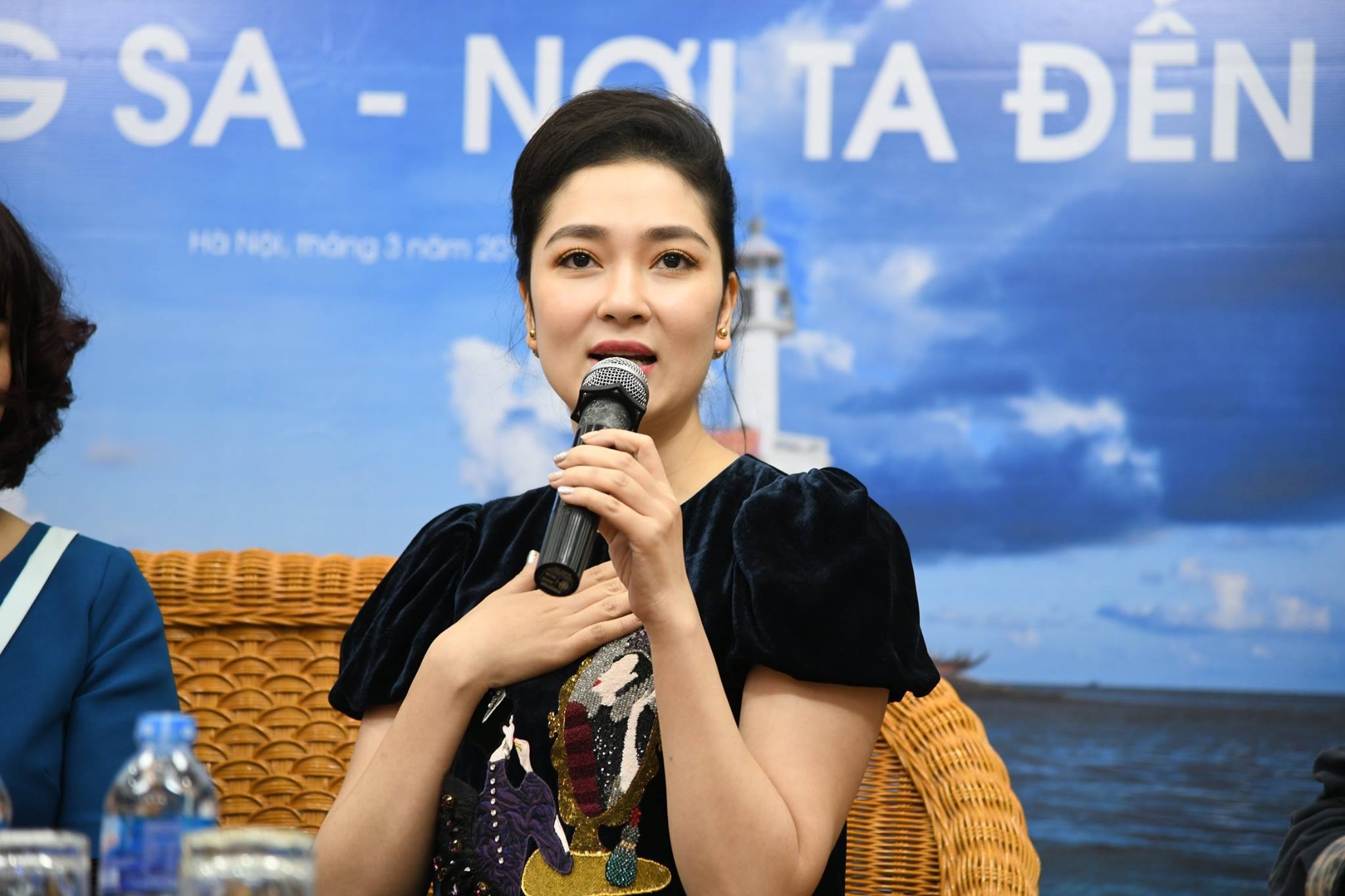 hoa hau Nguyen Thi Huyen anh 6