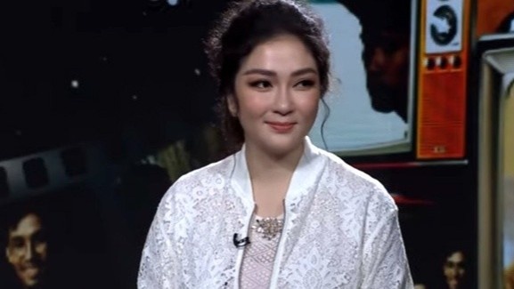 Ve ngoai cua Nguyen Thi Huyen thay doi sau 16 nam dang quang hinh anh