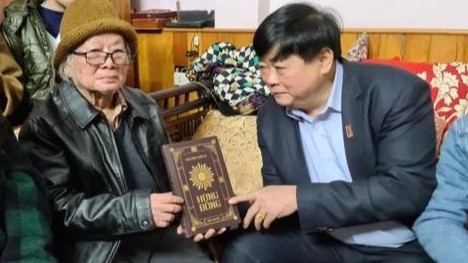 Nhac si Hong Dang buoc sang tuoi 85 hinh anh