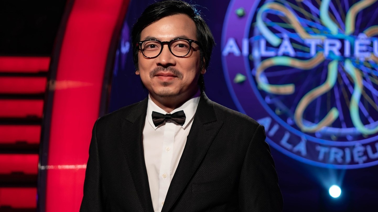 'Giao su Xoay' Dinh Tien Dung lan dau dan Ai la trieu phu hinh anh