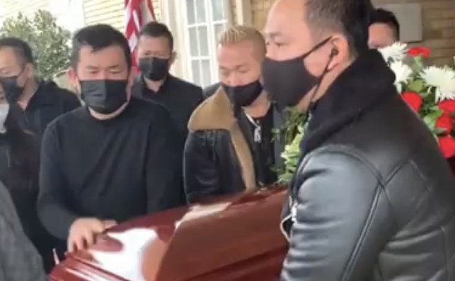 Nghe si nghen ngao trong phut cuoi tien biet Van Quang Long hinh anh