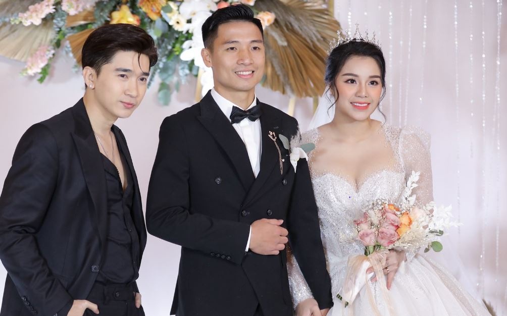 Ung Hoang Phuc, Chi Dan hat trong le cuoi Bui Tien Dung hinh anh