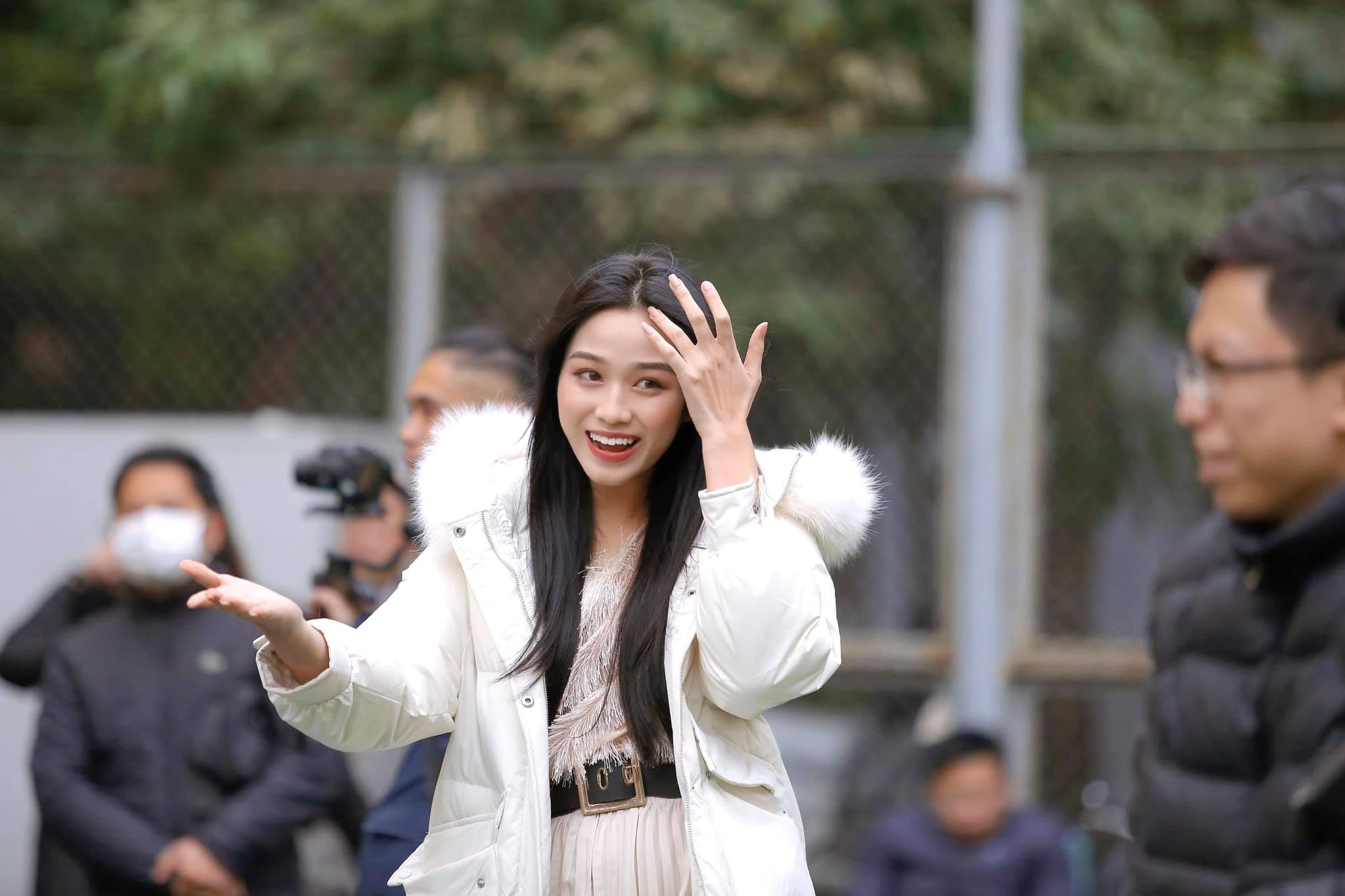 do thi ha xem bong da anh 2