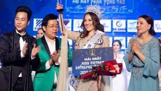 Phat 90 trieu dong voi BTC Hoa hau Doanh nhan sac dep Viet Nam hinh anh