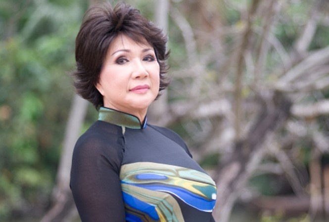 Nghe si Viet thuong tiec danh ca Le Thu hinh anh