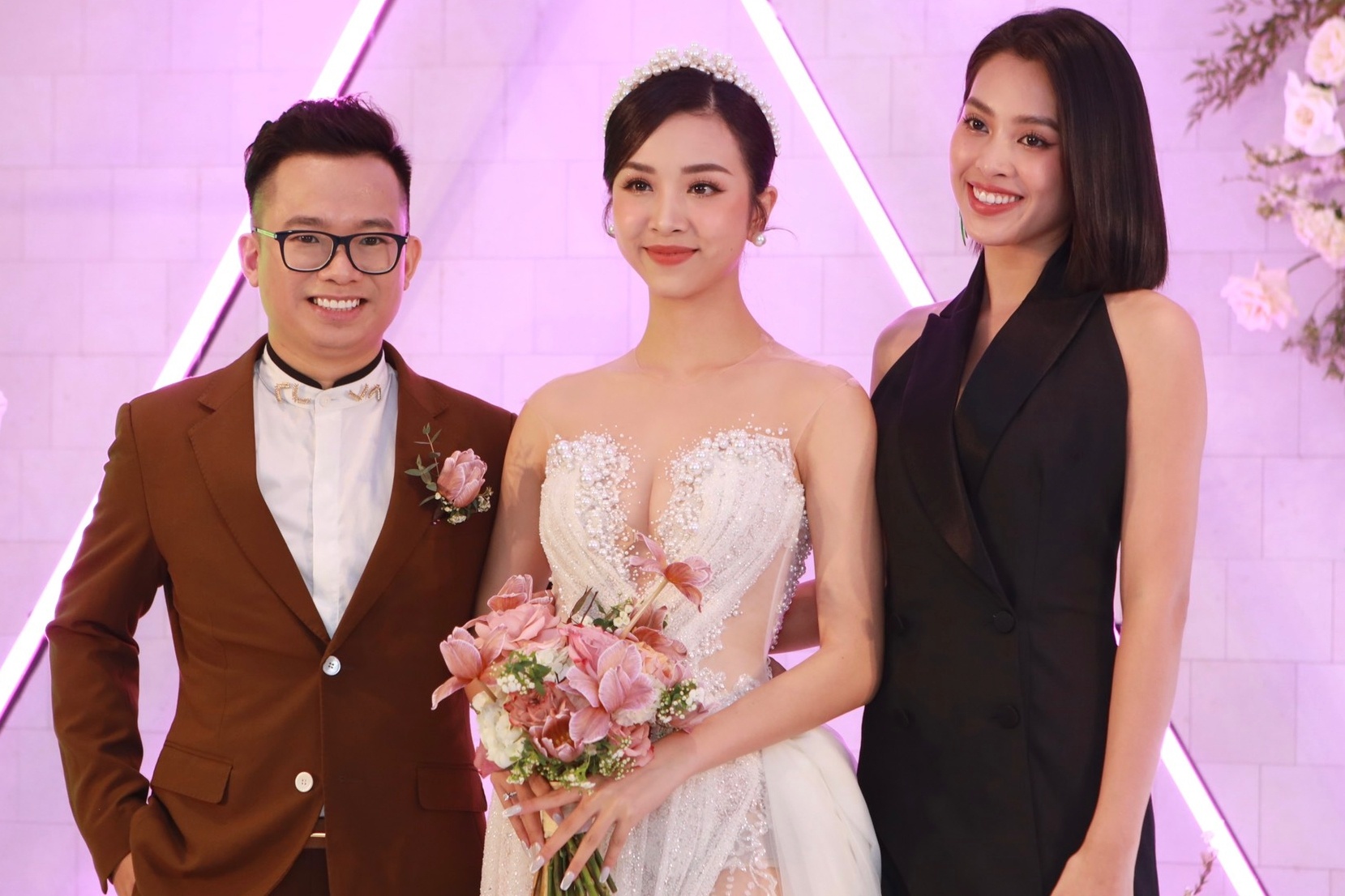 Tieu Vy, Do My Linh du cuoi A hau Thuy An hinh anh