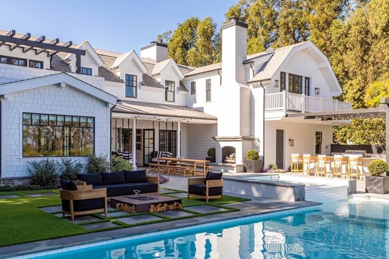 Biet thu 12,5 trieu USD cua Dakota Johnson hinh anh