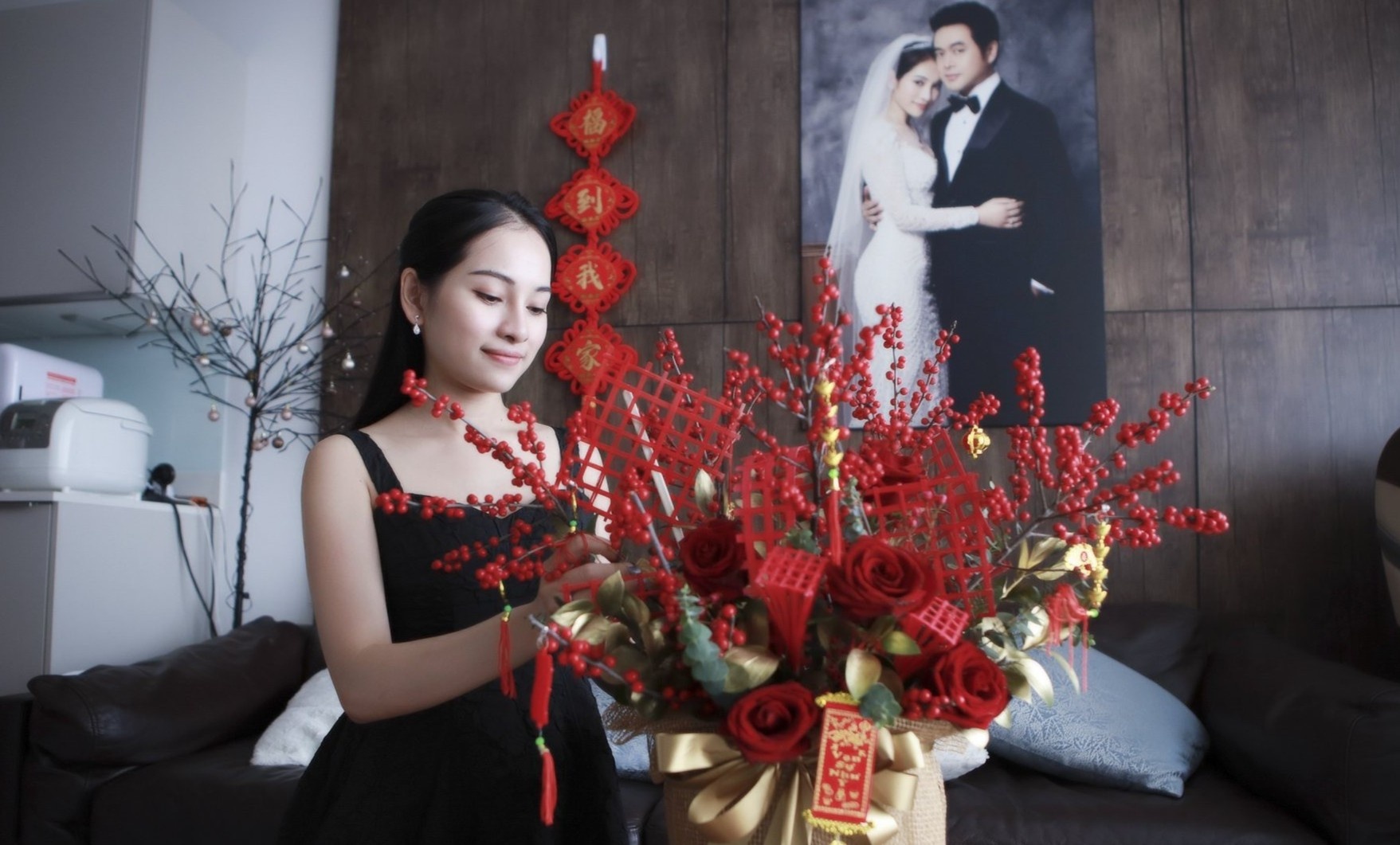 Duong Khac Linh - Sara Luu trang hoang nha don Tet hinh anh