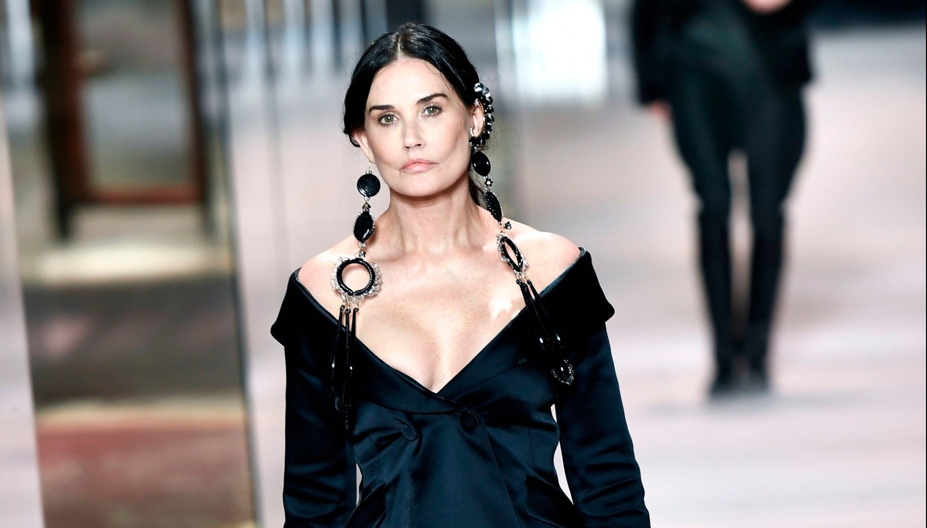 Demi Moore noi ve guong mat khac la hinh anh