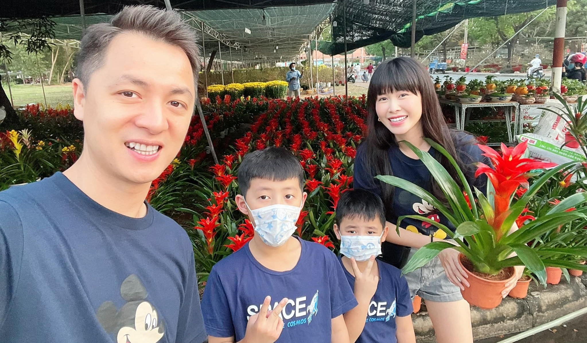 Sao Viet trang hoang nha cua don Tet Nguyen dan hinh anh