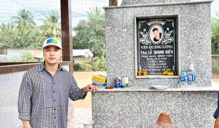 Ung Hoang Phuc vieng mo Van Quang Long o Dong Thap hinh anh