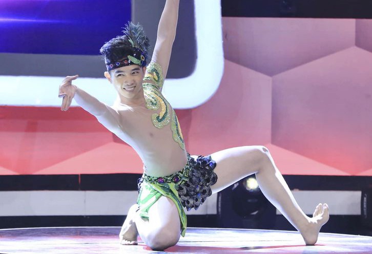 Mai Trung Hieu mua 'Chim cong bay den' o Nguoi bi an hinh anh