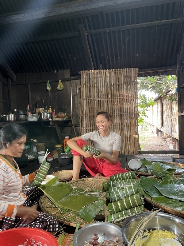 nghe si Viet don Tet anh 2