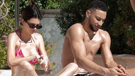 Ban trai cao 1,96 m cua Kendall Jenner hinh anh