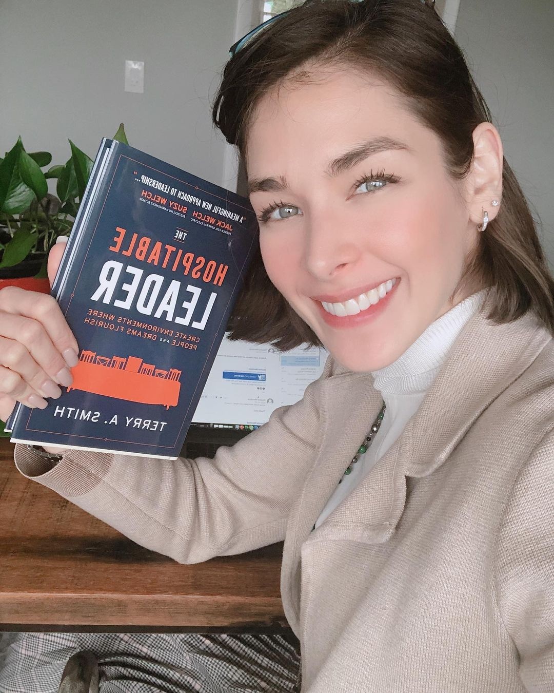 hoa hau Dayana Mendoza anh 8