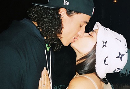 Vanessa Hudgens cong khai yeu cau thu bong chay hinh anh