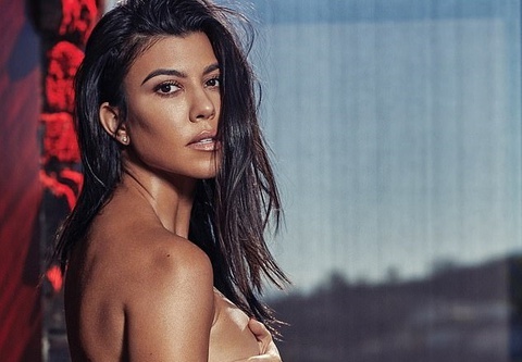 Kourtney Kardashian cong khai ban trai hinh anh
