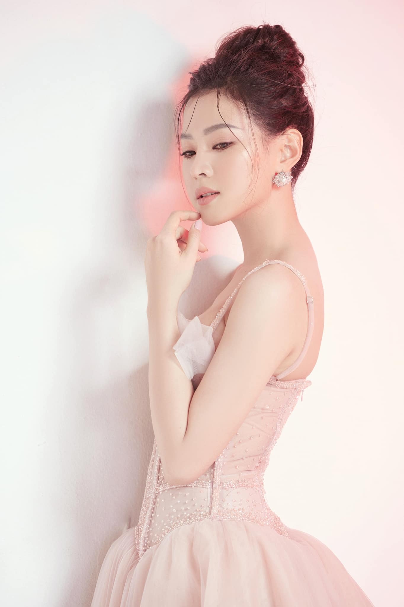 nhan sac ban gai minh luan anh 10