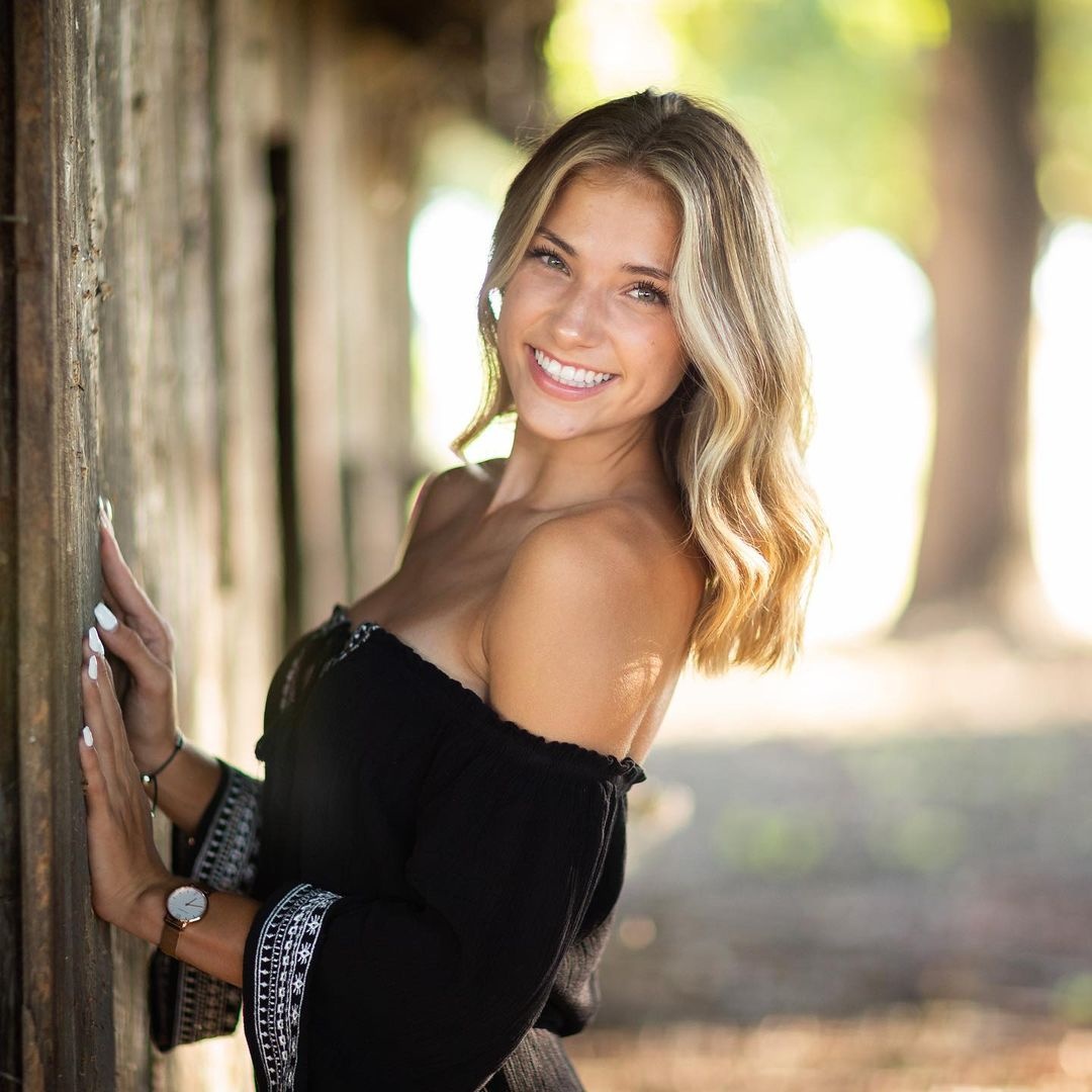 nguoi mau Paige Almendariz anh 2