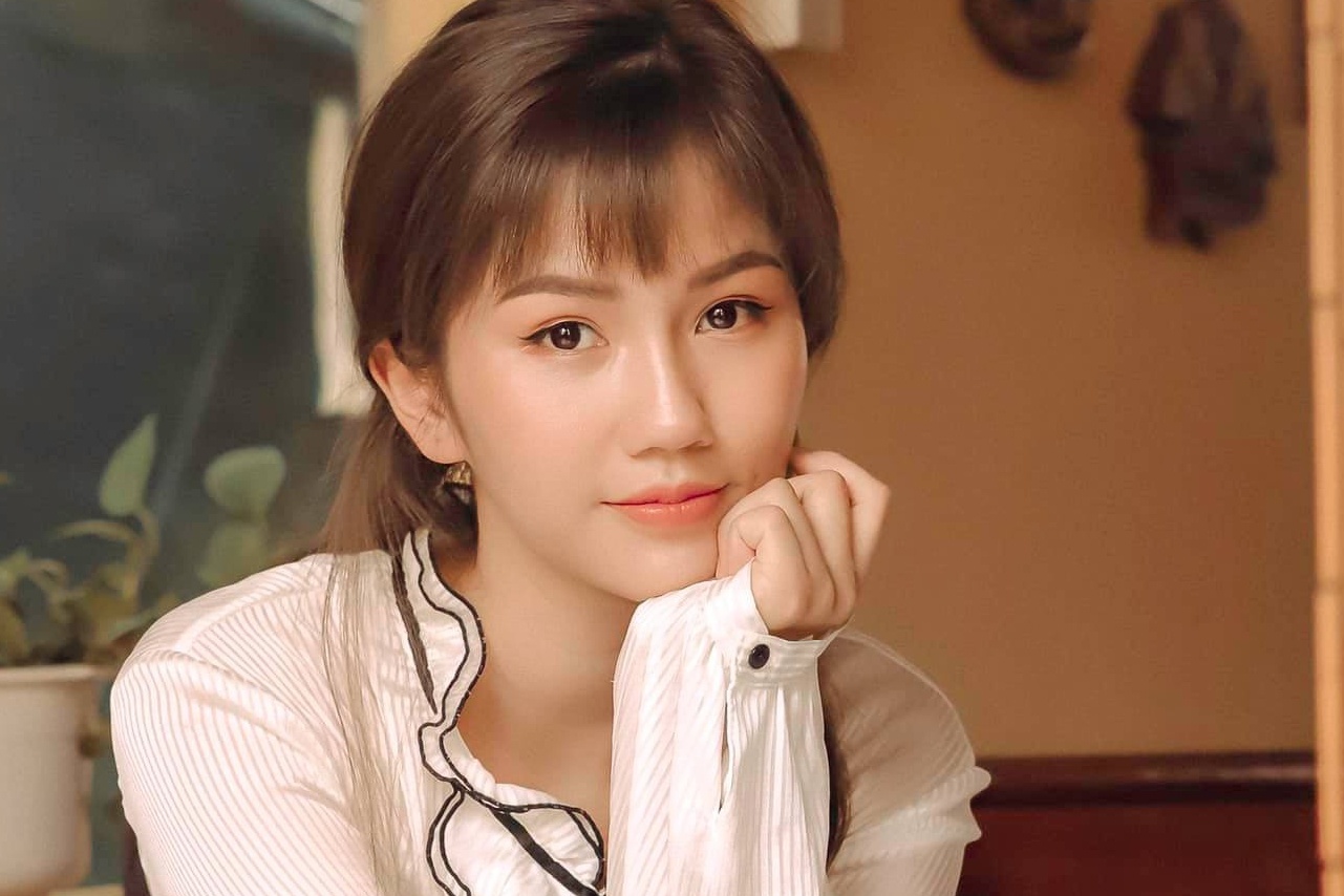 Nhan sac ban gai Huu Tin hinh anh