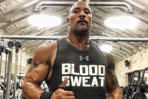 The Rock tiet lo che do an uong khi dong phim sieu anh hung hinh anh