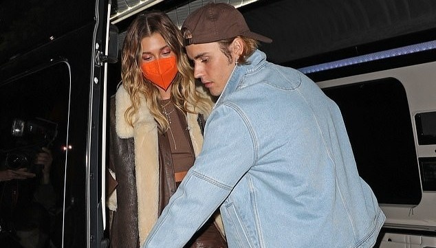 Justin Bieber cham soc vo o tiec mung album moi hinh anh