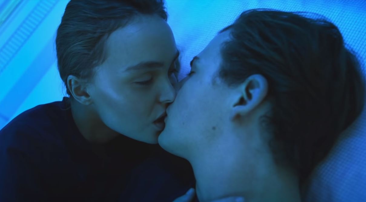 Con gai Johnny Depp khoa moi ban dien trong phim moi hinh anh