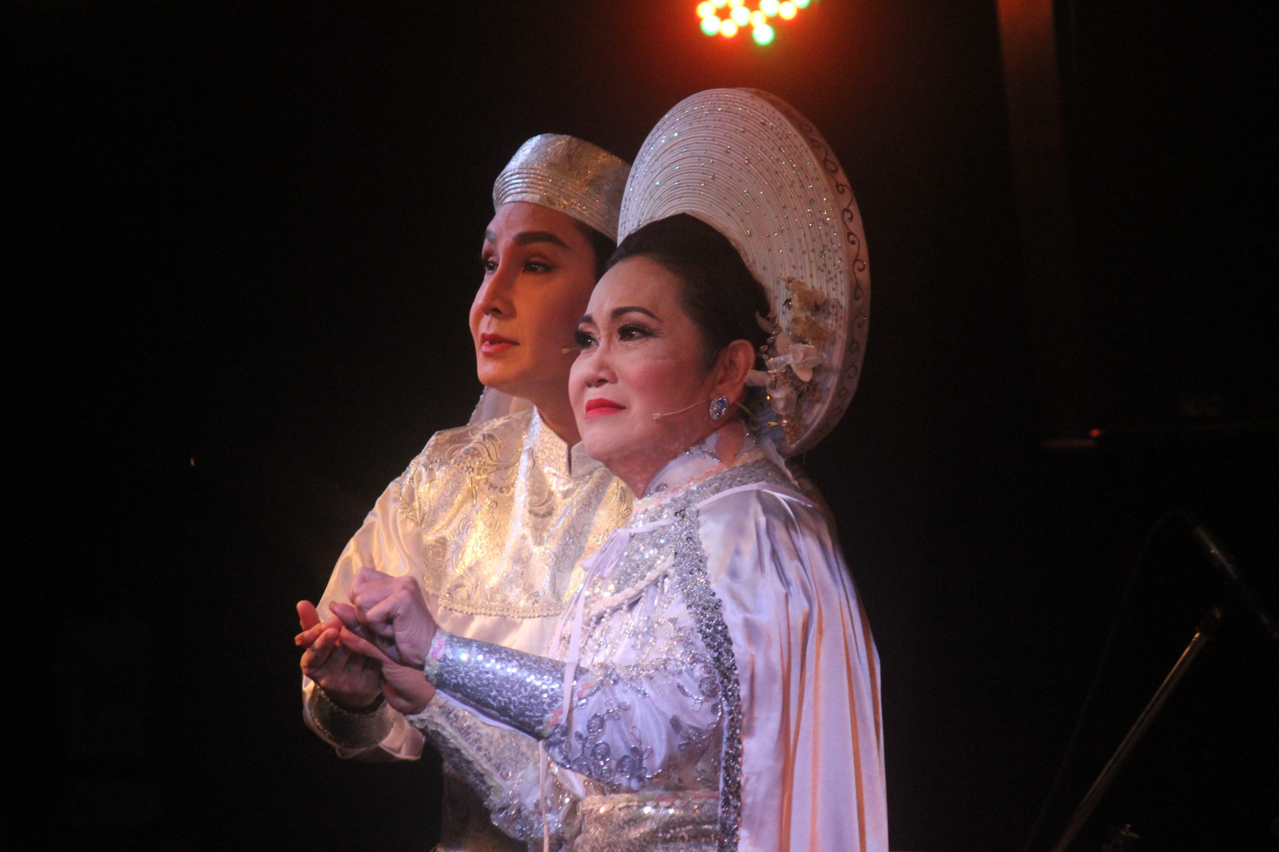 nghe si thanh hang va hoai linh anh 2