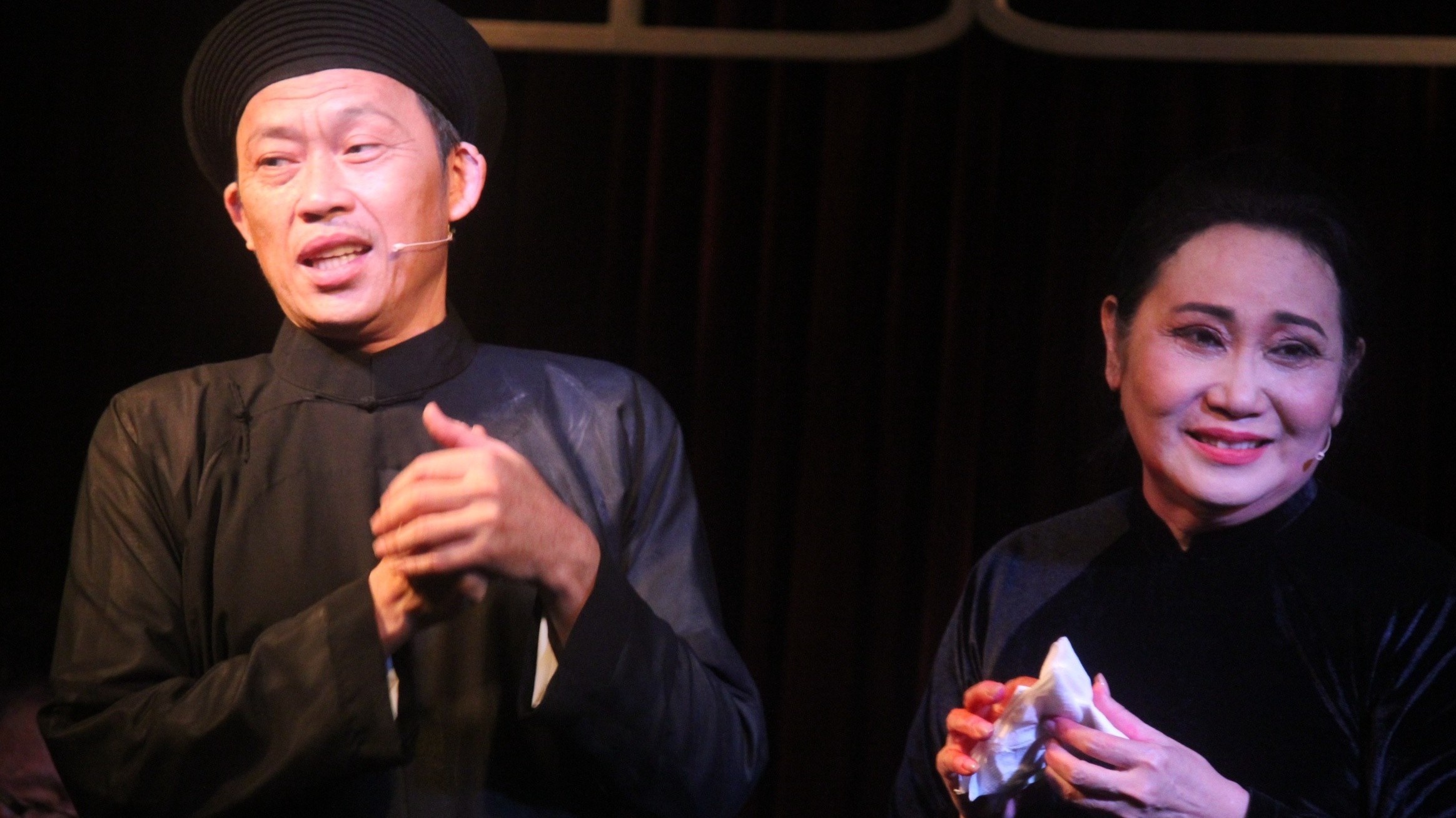 Nghe si Thanh Hang khoc khi cam on Hoai Linh hinh anh