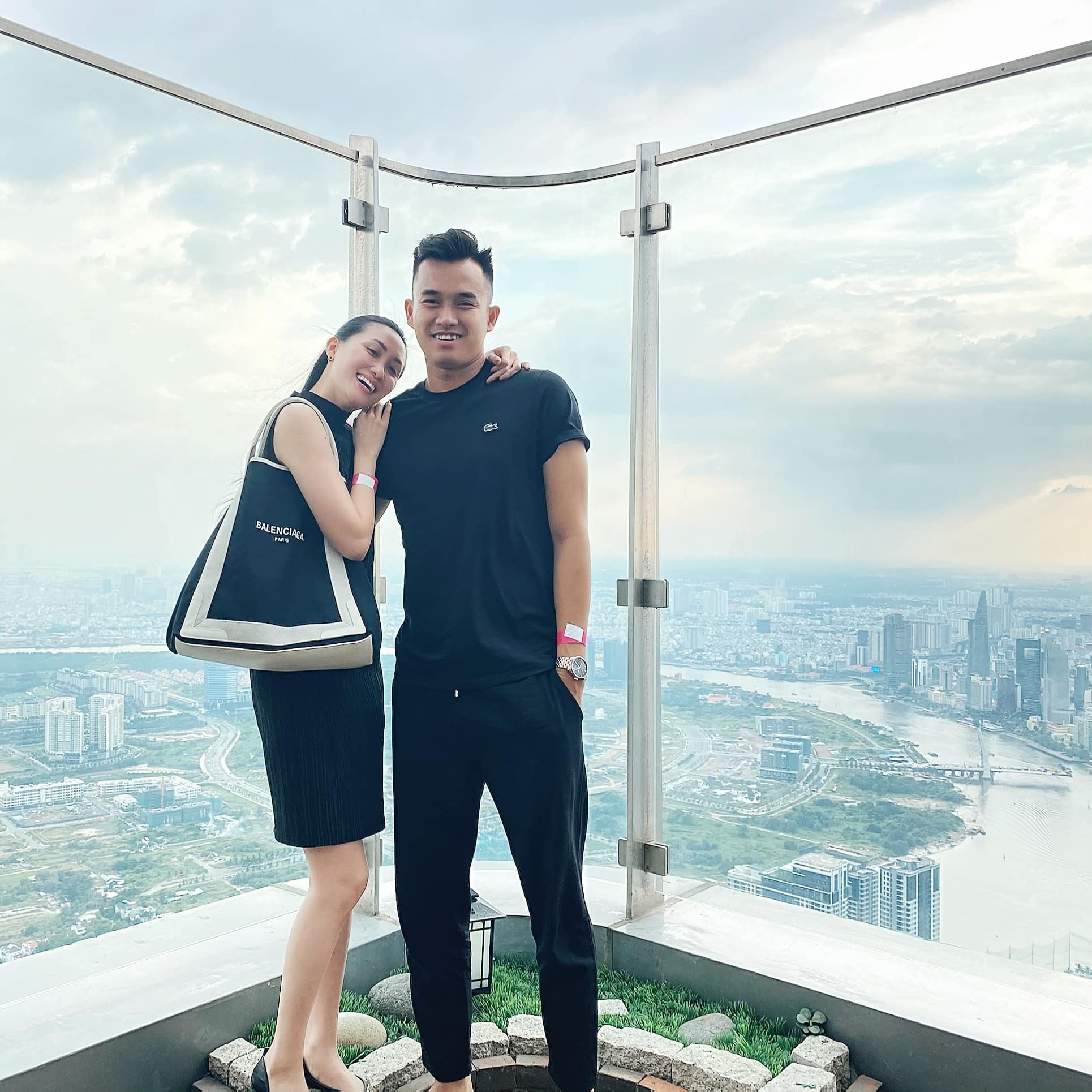 thủ môn phạm văn tiến và người đẹp Thanh Nhàn ảnh 2 thu mon pham van tien va nguoi dep Thanh Nhan anh 2