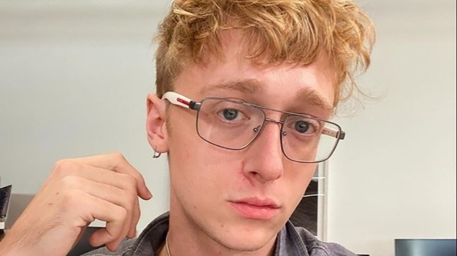 Nhac si nguoi My qua doi o tuoi 24 hinh anh