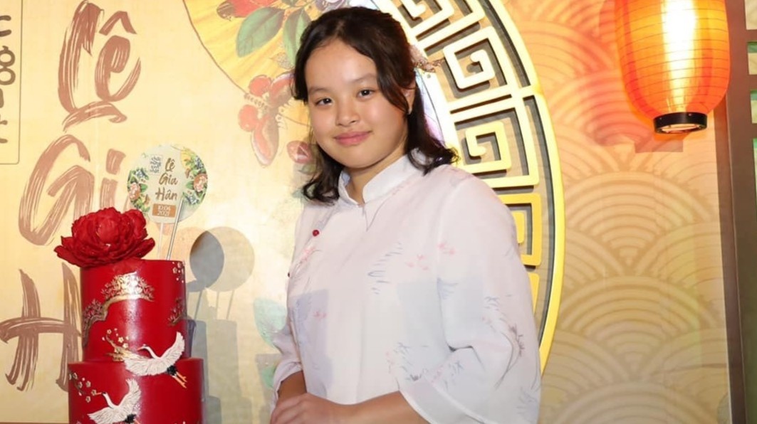 Con gai Thuy Hanh don sinh nhat tuoi 14 hinh anh