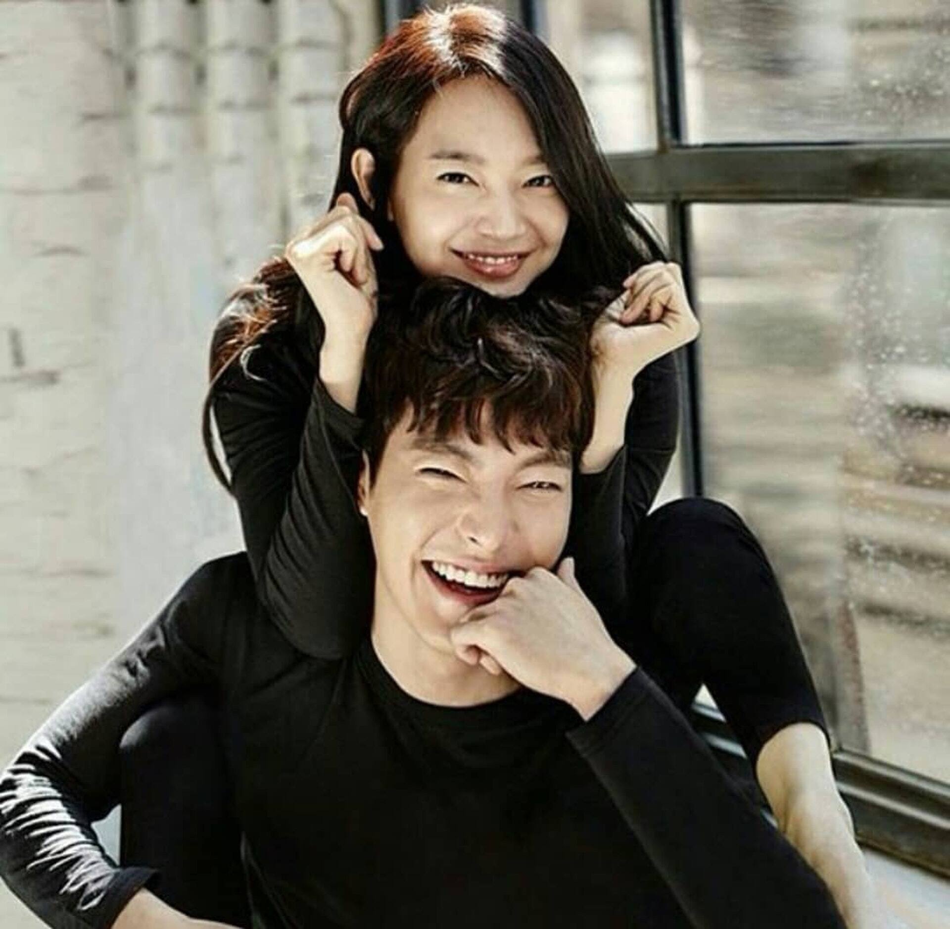 dien vien Kim Woo Bin va ban gai anh 1