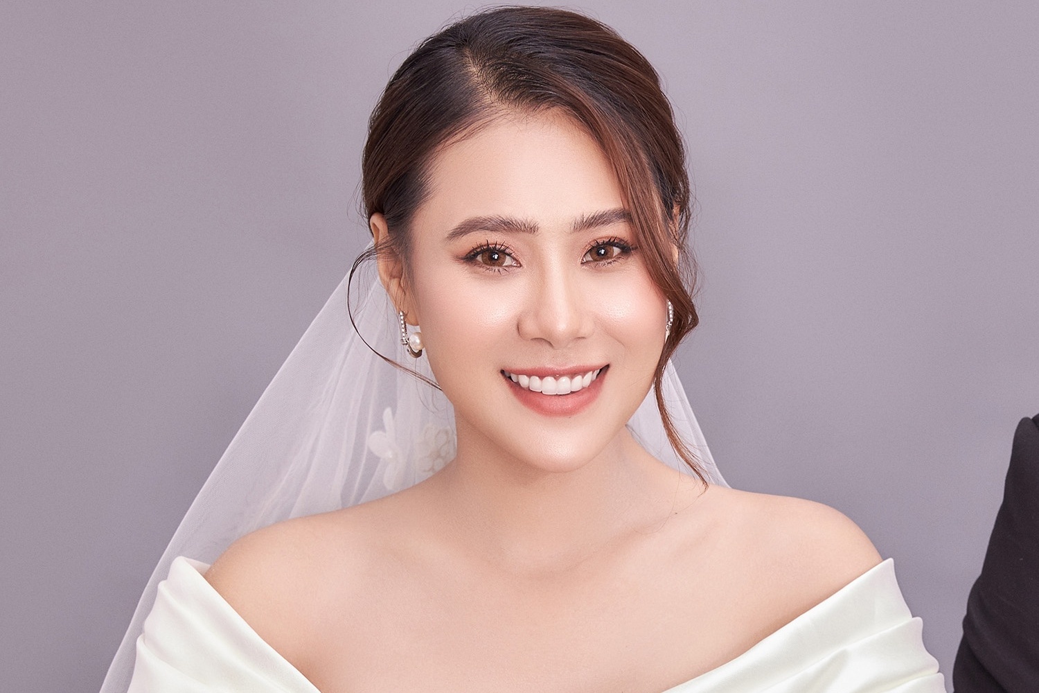 Dien vien Ho Bich Tram cuoi vao ngay 5/5 hinh anh