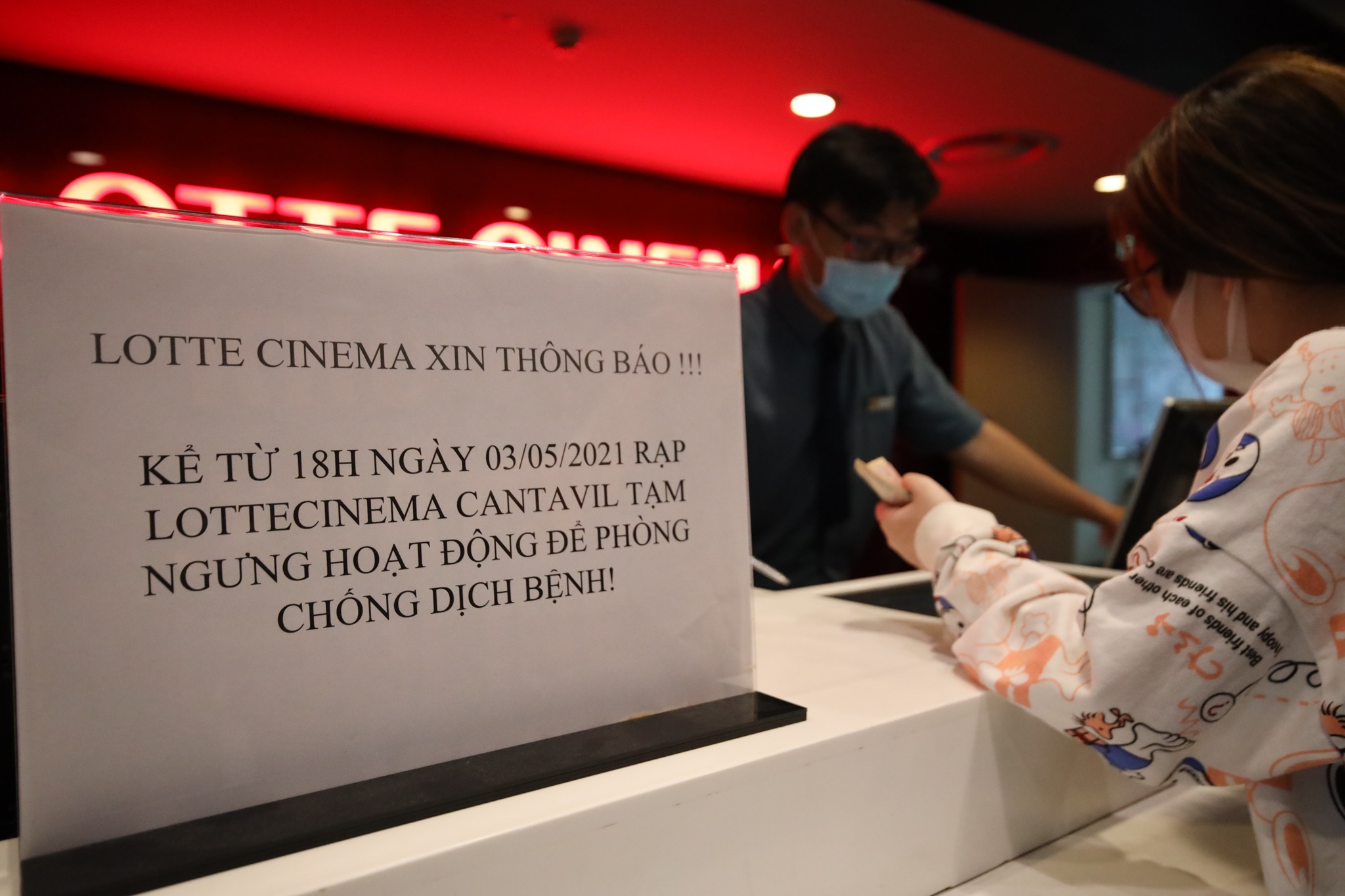 rạp phim đóng cửa ảnh 3 rap phim dong cua anh 3