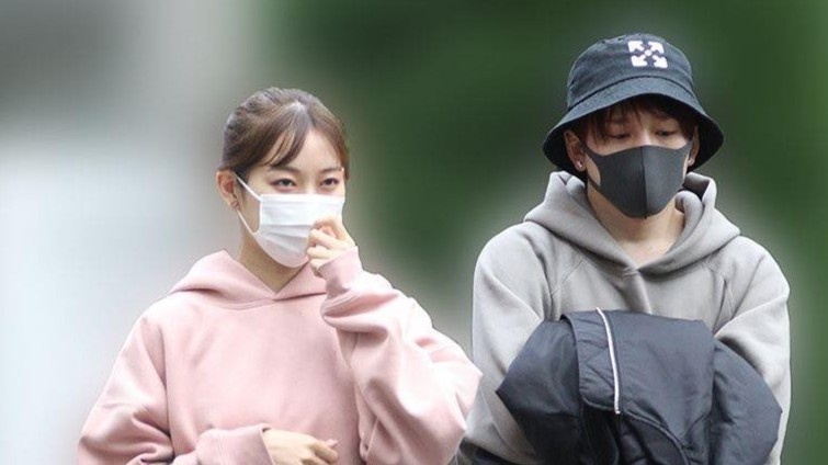 Cuu thanh vien NMB48 bi bat gap hen ho hinh anh