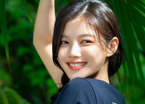 Kim Yoo Jung o tuoi 22 hinh anh