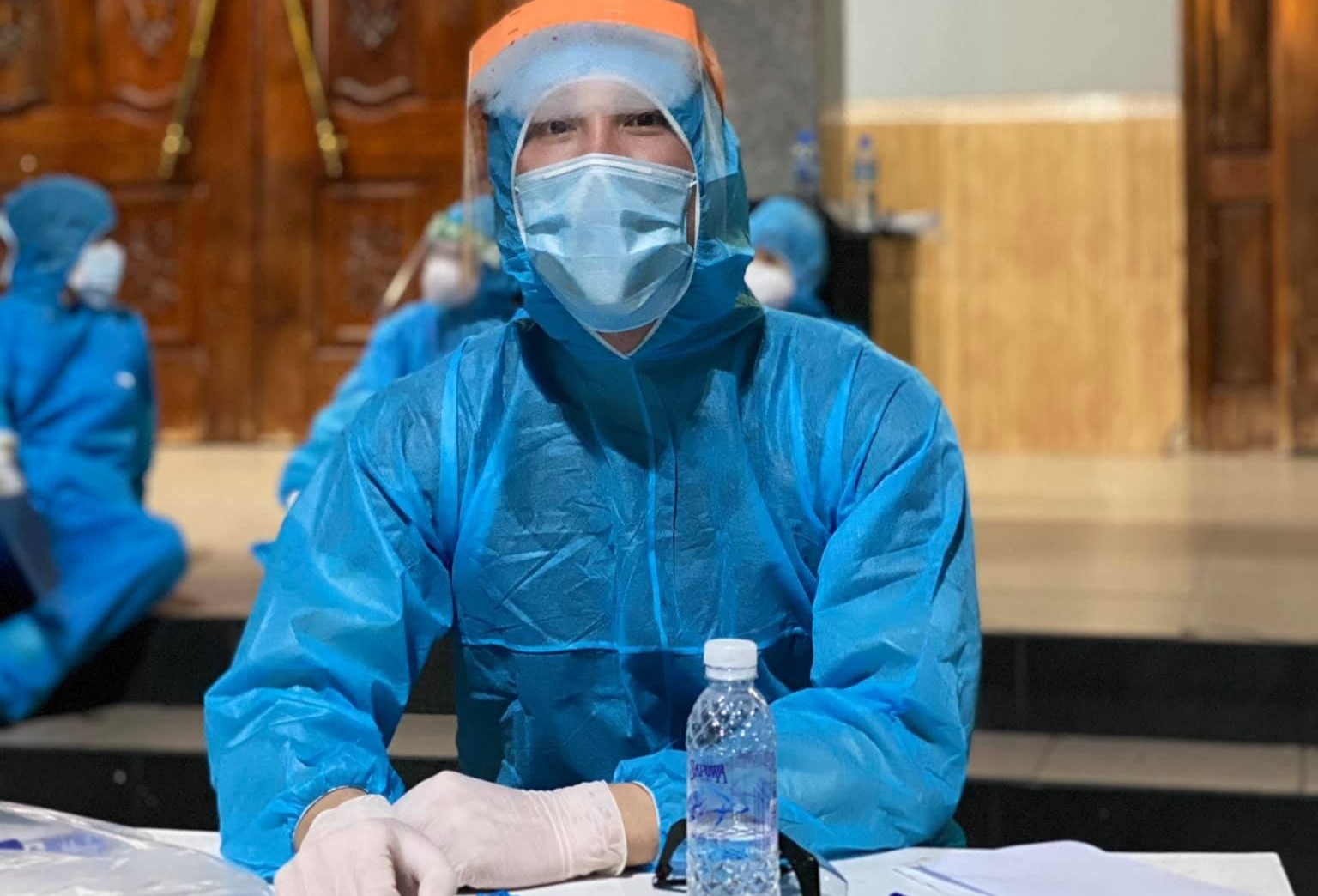 10 nghe si thuc den 3h sang lam tinh nguyen vien o TP.HCM hinh anh