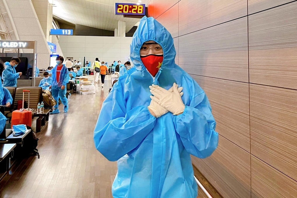 hoa hau khanh van cach ly anh 1